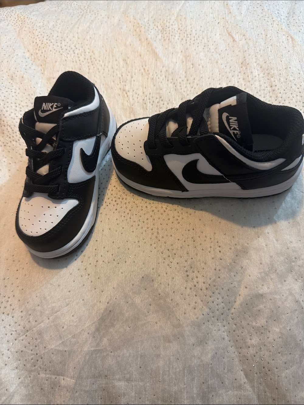 Nike Kids' Black & White Low-Top Sneakers size 7C